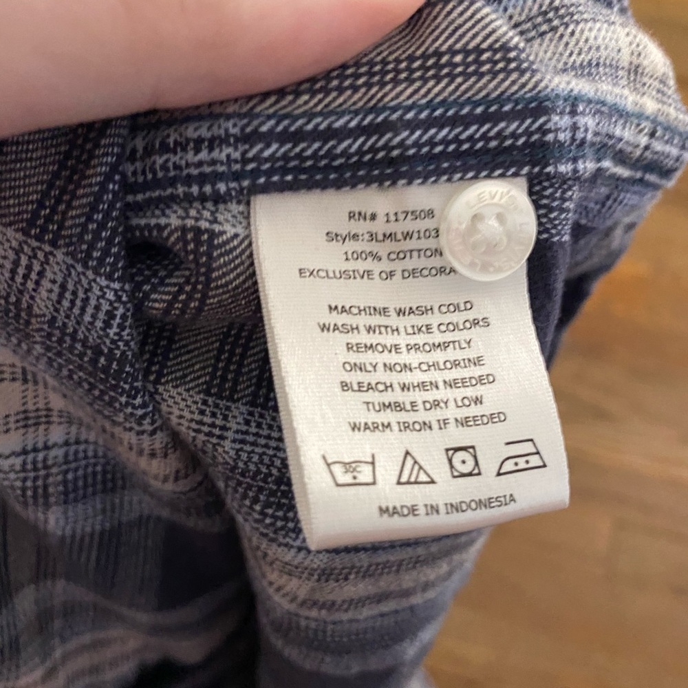 Levi Button Down Shirt - Picture 4 of 4